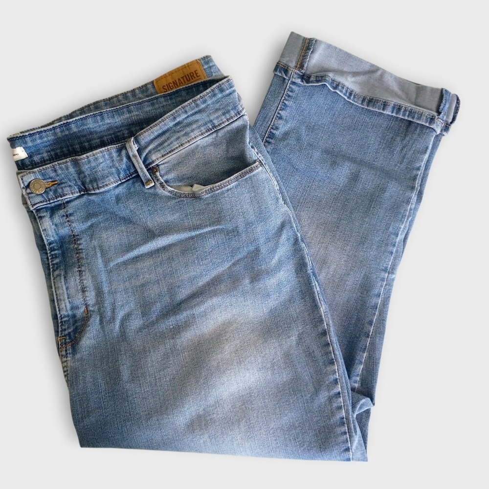 Signature Levis Womens Capris 38/26 Light Wash Denim Jeans Beach Clam‎ Diggers